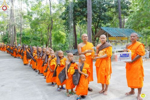 ภาพ No.222162:วันที่ 26-27 เมษายน พ.ศ. 2568 ศูนย์ปฏิบัติธรรมสวนผึ้ง ร่วมกับ ธุดงค์คสถานประจวบคีรีขันธ์ และวัดอ่าวน้อย  จัดกิจกรรมเดินธรรมยาตรา ตักบาตรข้าวสารอาหารแห้ง และจุดประทีปถวายเป็นพุทธบูชา ณ วัดอ่าวน้อย จ.ประจวบคีรีขันธ์