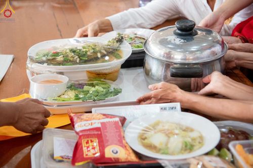 ภาพ No.184803:พิธีถวายภัตตาหารเมนูสวรรค์ "เพื่อการบรรลุธรรม" เนื่องในวาระอายุวัฒนมงคล 84 ปี หลวงพ่อทัตตชีโว วันเสาร์ที่ 21 ธันวาคม พ.ศ. 2567 ณ หอฉันคุณยายอาจารย์ฯ วัดพระธรรมกาย