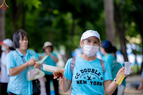 ภาพ No.145970:ชมรมจิตอาสาอนุรักษ์สิ่งแวดล้อม รับบุญทำความสะอาดบริเวณโบสถ์พระไตรปิฎก วัดพระธรรมกาย จ.ปทุมธานี วันที่ 25 กรกฎาคม พ.ศ. 2567