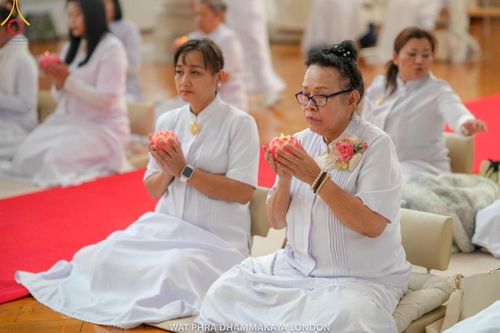 ภาพ No.161405:วัดพระธรรมกายลอนดอน สหราชอาณาจักร จัดงานบุญ น้อมถวายเป็นพุทธบูชา และบูชาธรรมเนื่องในวาระ 140 ปี วันคล้ายวันเกิดด้วยรูปกายเนื้อของ พระมงคลเทพมุนี (สด จนฺทสโร) พระผู้ปราบมาร ในวันที่ 10 ตุลาคม พ.ศ. 2567
