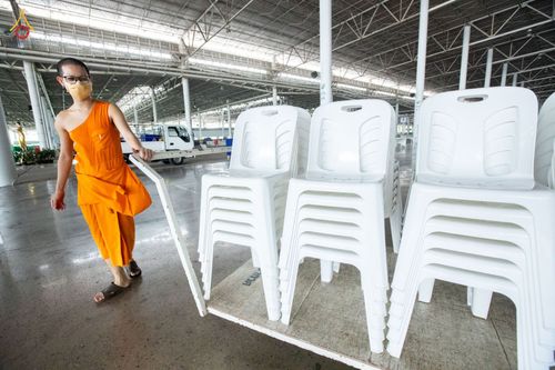 ภาพ No.88706:คณะสงฆ์ เจ้าหน้าที่ และสาธุชน ทุ่มเทแรงกายแรงใจเตรียมงาน เพื่องานวันครูผู้ค้นพบวิชชาธรรมกาย ตั้งแต่วันที่ 20 กันยายน พ.ศ. 2566