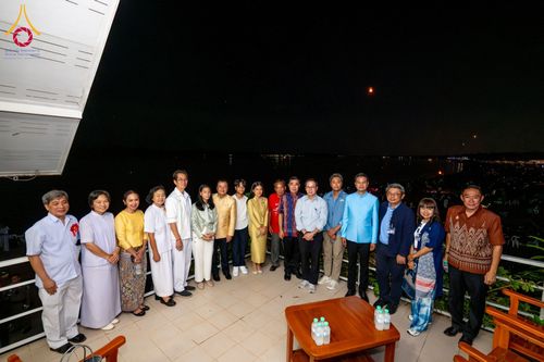 ภาพ No.162286:พิธีจุดประทีปโคมลาน ถวายเป็นพุทธบูชา สร้างความสว่างไสวให้กับแผ่นดินด้วยแสงธรรม วันพฤหัสบดีที่ 17 ตุลาคม พ.ศ. 2567 ณ พุทธอุทยานนานาชาติ จังหวัดหนองคาย