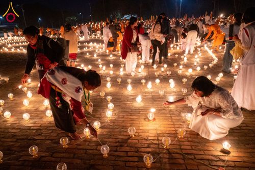 พิธีจุดโคมประทีปถวายเป็นพุทธบูชา ในโครงการบรรพชา 1,250 รูป ณ มหาวิหารมายาเทวี แดนประสูติ สวนลุมพินี ประเทศเนปาล วันที่ 9 มีนาคม พ.ศ. 2567