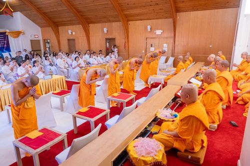 ภาพ No.91265:พิธีสมโภชพระประธาน "พระธรรมกาย" , พิธีเปิดไฟมงคลและเปิดไฟส่องสว่างรัศมีดวงธรรมพระประธาน "พระธรรมกาย" , พิธีทอดผ้าป่าภาคพื้น 19 วัดศูนย์สาขาภาคพื้นอเมริกา  และพิธีมุทิตาสักการะพระมหาเถระ พระเถระ ประจำปี 2566 วันอาทิตย์ที่ 15 ตุลาคม พ.ศ. 2566