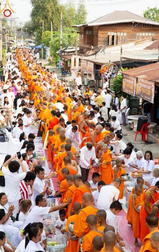 ภาพ No.135409:โครงการตักบาตรข้าวสารอาหารแห้งพระภิกษุสามเณร ๑,๐๐๐ รูป วันอังคารที่ ๙ เมษายน พ.ศ.๒๕๖๗ ณ ถนนหน้าที่ว่าการอำเภอคลองขลุง (เส้นเลียบแม่น้ำปิง) ตำบลคลองขลุง อำเภอคลองขลุง จังหวัดกำแพงเพชร