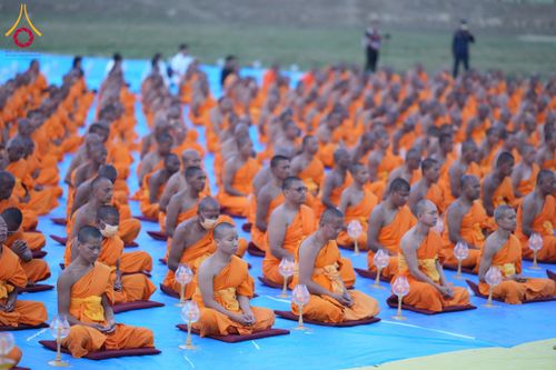 ภาพ No.132358:พิธีจุดโคมประทีปถวายเป็นพุทธบูชา ในโครงการบรรพชา 1,250 รูป ณ แดนประสูติ สวนลุมพินี ประเทศเนปาล วันที่ 17 มีนาคม พ.ศ. 2567