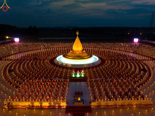 ภาพ No.129620:พิธีจุดประทีป 10,000 ดวง น้อมถวายเป็นพุทธบูชา ณ มหารัตนเจดีย์สิริปทุมสวรรค์ (เจดีย์อริยพุทธะ 5 พระองค์) ศูนย์ปฏิบัติธรรมภาคใต้ อ.บางกล่ำ จ.สงขลา  วันที่ 10 มีนาคม พ.ศ. 2567
