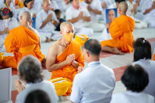 ภาพ No.62573:พิธีถวายบาตรเเละไทยธรรม ในโครงการอุปสมบทหมู่ บูชาธรรมหลวงพ่อธัมมชโย พ.ศ.2567 ณ ลานธรรม พระมหาธรรมกายเจดีย์ วันที่ 13 เมษายน พ.ศ.2567