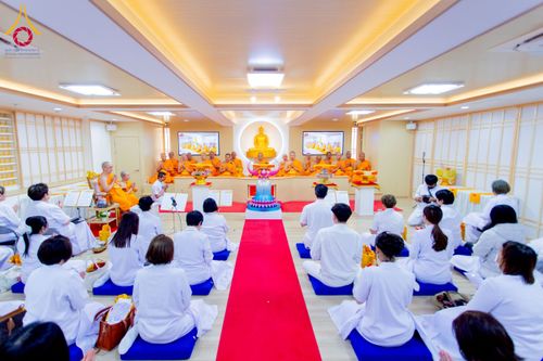 ภาพ No.221303:วันศุกร์ที่ 25 เมษายน พ.ศ. 2568 พิธีอัญเชิญรูปเหมือนพระมงคลเทพมุนี (สด จนฺทสโร) พระผู้ปราบมาร พิธีทอดผ้าป่าสามัคคี 25 ปี พิธีถวายสังฆทาน 15 วัด แด่เจ้าอาวาสภาคพื้นเอเชีย และแอฟริกา ในวาระครบ 25 ปี วัดพระธรรมกายโอซาก้า ประเทศญี่ปุ่น