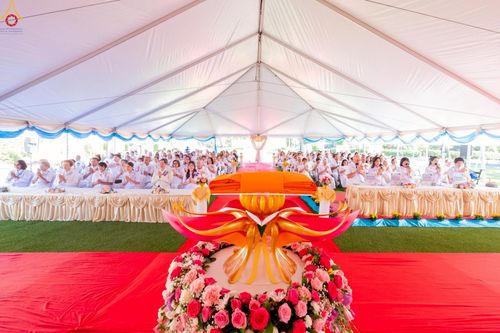 ภาพ No.259326:วันอาทิตย์ที่ 12 ตุลาคม พ.ศ. 2568 พิธีทอดกฐินบรมจักรพรรดิ สร้างอุโบสถ 82 ปี บูชาธรรมหลวงพ่อธัมมชโย ณ วัดพระธรรมกายแคลิฟอร์เนีย ประเทศสหรัฐอเมริกา 