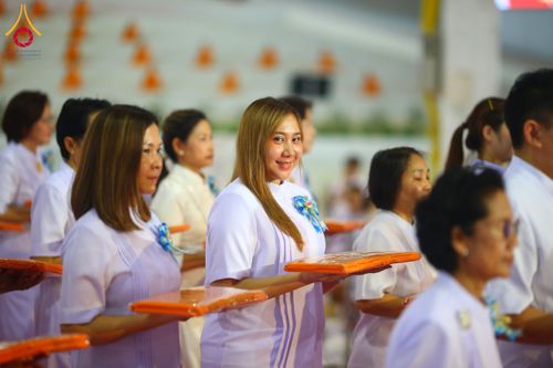 ภาพ No.134318:พิธีทอดผ้าป่าสมทบ มหาสังฆทาน 10,000 วัด ทั่วไทย วันอาทิตย์ต้นเดือนที่ 7 เมษายน พ.ศ.2567 ณ ห้องแก้วสารพัดนึก 1 สภาธรรมกายสากล  วัดพระธรรมกาย จ.ปทุมธานี