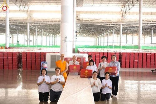 ภาพ No.212039:วันจันทร์ที่ 17 มีนาคม พ.ศ. 2568 บุญบรรจุกล่องไทยธรรม เพื่อถวายแด่พระสังฆาธิการ 40,000 กว่าวัดทั่วไทย ในวันคุ้มครองโลก 22 เมษายน พ.ศ. 2568 ณ บ้านแก้วเรือนทองคุณยายฯ วัดพระธรรมกาย