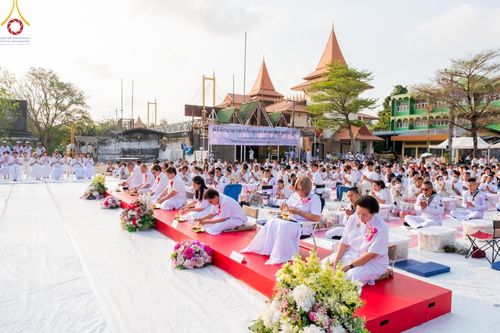 ภาพ No.58132:พิธีตักบาตรพระภิกษุและสามเณร 180 รูป ณ ลานองค์พระสมุทรเจดีย์ จ.สมุทรปราการ วันเสาร์ที่ 27 เมษายน พ.ศ. 2567