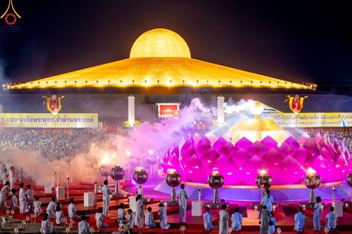 ภาพ No.160597:พิธีจุดประทีป 20,000 ดวง บูชาพระมหาธรรมกายเจดีย์ และบูชาพระมงคลเทพมุนี (สด จนฺทสโร) พระผู้ปราบมาร ณ ลานธรรม พระมหาธรรมกายเจดีย์ วัดพระธรรมกาย จ.ปทุมธานี วันที่ 10 ตุลาคม พ.ศ. 2567