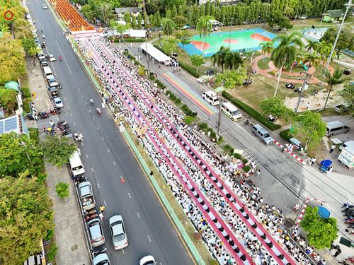 ภาพ No.235166:วันอาทิตย์ที่ 27 กรกฎาคม พ.ศ. 2568 พิธีตักบาตรพระ1,000 รูป ทำบุญเมืองพัทลุง ประธานสงฆ์ พระปริยัติวชิโรดม  เจ้าคณะจังหวัดพัทลุง ประธานฆราวาส นายรัฐศาสตร์ ชิดชู  ผู้ว่าราชการจังหวัดพัทลุง