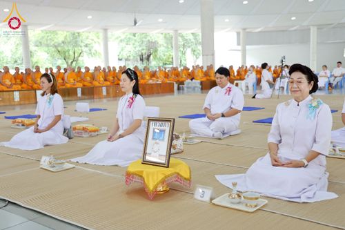 ภาพ No.243857:วันที่ 6 กันยายน พ.ศ. 2568 พิธีถวายภัตตาหารเมนูสวรรค์ เพื่อการบรรลุธรรม ณ หอฉันคุณยายอาจารย์ฯ วัดพระธรรมกาย