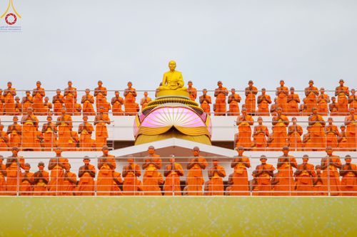 ภาพ No.119004:คณะพุทธบุตรธรรมยาตราร่วมปฏิบัติธรรม และถ่ายภาพหมู่ประวัติศาสตร์ ในโครงการธรรมยาตราฯ ปีที่ 12  วันที่ 25 มกราคม พ.ศ. 2567  ณ อาคารธรรมยาตรา กตัญญูบูชามหาปูชนียาจารย์  ตรงข้ามวัดปากน้ำภาษีเจริญ จ.กรุงเทพมหานคร