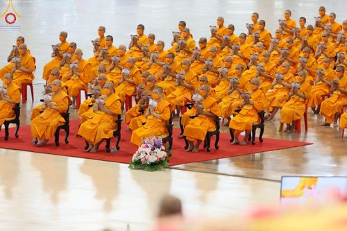 ภาพ No.102813:พิธีรับมอบต้นสมบัติจักรพรรดิ เพื่องานเผยแผ่พระพุทธศาสนาวิชชาธรรมกายไปทั่วโลก แด่ศูนย์ส่งเสริมศีลธรรมทั่วโลก 224 แห่ง วันอาทิตย์ที่ 17 ธันวาคม พ.ศ. 2566 ณ สภาธรรมกายสากล วัดพระธรรมกาย