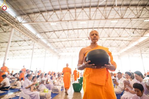 ภาพ No.136578:พิธีตักบาตร พิธีบูชาข้าวพระ ในวันอาทิตย์ต้นเดือนที่ 5 พฤษภาคม พ.ศ. 2567 ณ วัดพระธรรมกาย จ.ปทุมธานี