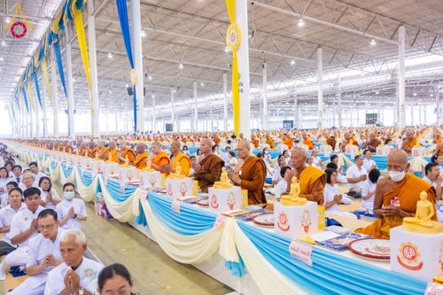 ภาพ No.59961:พิธีเจริญพระพุทธมนต์ "ฉลองอายุวัฒนมงคล 80 ปี หลวงพ่อธัมมชโย" พิธีถวายไทยธรรม คณะสงฆ์ 10,000 กว่าวัดทั่วประเทศ ในวันคุ้มครองโลก วันจันทร์ที่ 22 เมษายน พ.ศ. 2567 ณ สภาธรรมกายสากล วัดพระธรรมกาย จ.ปทุมธานี