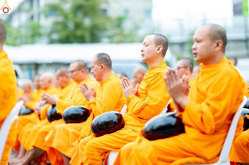 ภาพ No.241900:วันอาทิตย์ที่ 31 สิงหาคม พ.ศ. 2568 พิธีทำบุญแด่คณะสงฆ์ 122 รูป ฉลอง 121 ปี อำเภอคลองหลวง จ.ปทุมธานี เพื่อนำส่งช่วยเหลือคณะสงฆ์ 323 วัด 4 จังหวัดชายแดนภาคใต้ และช่วยเหลือประชาชนจากเหตุปะทะ แนวชายแดนไทย-กัมพูชา ณ บริเวณหน้าที่ว่าการอำเภอคลองหลวง 