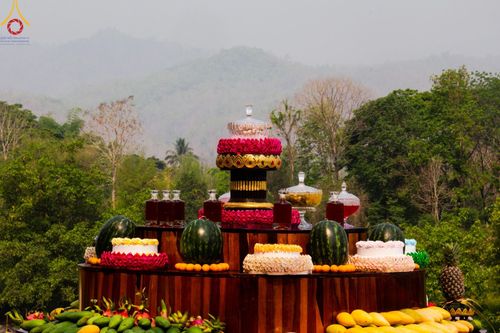 ภาพ No.139358:Photo Story  มหัศจรรย์วัดดงดินแดง Episode 7 พระภิกษุ-สามเณร ในโครงการบรรพชาอุปสมบทหมู่  กว่า 500 รูป ศีลจาริณีและสาธุชนกว่า 500 คน ร่วมพิธีบูชาข้าวพระ วัดดงดินแดง ต.ม่อนจอง อ.อมก๋อย จ.เชียงใหม่ วันอาทิตย์ที่ 7 เมษายน พ.ศ.2567