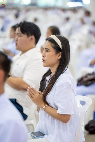 ภาพ No.251268:วันที่ 10 ตุลาคม พ.ศ. 2568 พิธีปฏิบัติธรรม ในวันคล้ายวันเกิด 141 ปี พระมงคลเทพมุนี (สด จนฺทสโร) พระผู้ปราบมาร ณ สภาธรรมกายสากล วัดพระธรรมกาย