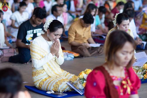 ภาพ No.100055:พิธีทอดผ้าป่า เมียนมาร์ และพิธีสวดธรรมจักร ครั้งที่ 5 ประจำปี พ.ศ. 2566 วันอาทิตย์ที่ 3 ธันวาคม พ.ศ. 2566