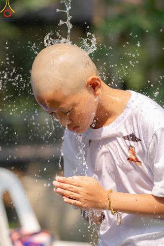 ภาพ No.135064: พิธีบรรพชาสามเณร  พิธีตักบาตรฉลองสามเณรใหม่ วันที่ 1 เมษายน พ.ศ.2567 ในโครงการบรรพชาสามเณรฟื้นฟูพระพุทธศาสนาทั่วไทย ณ ศูนย์ปฏิบัติธรรมแก้วเมืองเลย