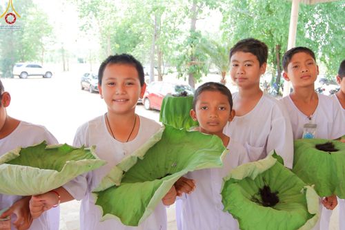 ภาพ No.216201:วันเสาร์ที่ 5 เมษายน พ.ศ. 2568 พิธีตัดปอยผม พิธีขอขมาผู้ปกครอง พิธีขอขมามอบผ้าไตร พิธีบรรพชา พิธีถวายบาตรสามเณร ณ ศูนย์ปฏิบัติธรรมและศูนย์อบรมเยาวชนเพชรบุรี ต.ท่าแลง อ.ท่ายาง จ.เพชรบุรี