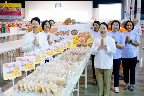 ภาพ No.202698:พิธีถวายภัตตาหารเป็นสังฆทาน แด่พระธรรมยาตรา ณ วัดพระธรรมกาย ตำบลคลองสาม อำเภอคลองหลวง จังหวัดปทุมธานี ในโครงการธรรมยาตรา กตัญญูบูชา มหาปูชนียาจารย์ พระมงคลเทพมุนี(สด จนฺทสโร) พระผู้ปราบมาร อนุสรณ์สถาน 7 แห่ง ปีที่ 13 วันที่ 28 มกราคม พ.ศ. 2568