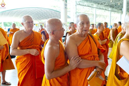 ภาพ No.235948:วันที่ 3 สิงหาคม พ.ศ. 2568 ภาพบรรยากาศ การต้อนรับปฎิสันถาร ของคณะสงฆ์ ในวันสมาธิโลก พิธีถวายมหาสังฆทาน 2,000 กว่าวัด ณ วัดพระธรรมกาย