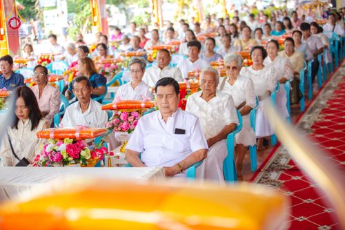 ภาพ No.170748:พิธีทอดกฐิน ณ วัดมงคลพุการาม ปทุมธานี ในโครงการกฐินสามัคคีทั่วไทย 30,000 วัด บูชาธรรม 80 ปี หลวงพ่อธัมมชโย โดยคณะศิษยานุศิษย์วัดพระธรรมกาย วันที่ 27 ตุลาคม พ.ศ. 2567