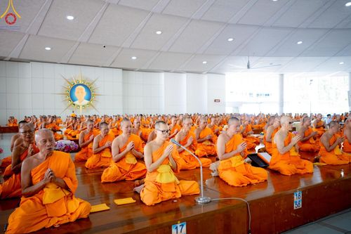 ภาพ No.174658:พิธีถวายภัตตาหารเมนูสวรรค์ เพื่อการบรรลุธรรม ณ หอฉันคุณยายอาจารย์ฯ วัดพระธรรมกาย วันที่ 23 พฤศจิกายน พ.ศ. 2567