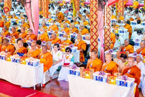 ภาพ No.197369:พิธีเจริญพระพุทธมนต์ ปฏิบัติธรรม มอบทุนการศึกษา ถวายสังฆทาน 108 วัด เพื่อถวายเป็นพุทธบูชา และขับเคลื่อนโครงการหมู่บ้านรักษาศีล 5 โดยคณะสงฆ์จังหวัดนนทบุรี คณะศิษยานุศิษย์วัดพระธรรมกาย โครงการธรรมยาตรา ปีที่ 13 ณ วัดตะเคียน อ.บางกรวย จ.นนทบุรี