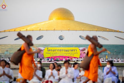 ภาพ No.202025:พิธีต้อนรับพระธรรมยาตรา ณ อนุสรณ์สถานลำดับที่ 7 สถานที่ขยายวิชชาธรรมกาย วัดพระธรรมกาย ต.คลองสาม อ.คลองหลวง จ.ปทุมธานี ในโครงการธรรมยาตรา กตัญญูบูชา มหาปูชนียาจารย์ พระมงคลเทพมุนี(สด จนฺทสโร) พระผู้ปราบมาร อนุสรณ์สถาน 7 แห่ง ปีที่ 13 วันที่ 26 มกราคม 2568