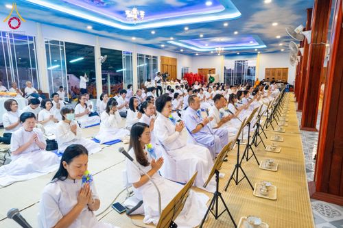 ภาพ No.195894:พิธีถวายภัตตาหารเป็นสังฆทาน แด่พระธรรมยาตรา ณ วัดโบสถ์(บน) ตำบลบางคูเวียง อำเภอบางกรวย จังหวัดนนทบุรี ในโครงการธรรมยาตรา กตัญญูบูชา มหาปูชนียาจารย์ พระมงคลเทพมุนี(สด จนฺทสโร) พระผู้ปราบมาร อนุสรณ์สถาน 7 แห่ง ปีที่ 13 วันที่ 16 มกราคม พ.ศ. 2568