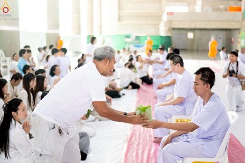 ภาพ No.248614:วันที่ 28 กันยายน พ.ศ. 2568 พิธีตัดปอยผม และปลงผม โครงการอุปสมบทบูชาธรรม 141 ปี พระมงคลเทพมุนี ณ วิหารคด วัดพระธรรมกาย