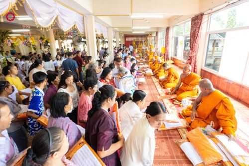 ภาพ No.171720:พิธีทอดกฐิน ณ วัดมหาโพธิ์ จ.ลพบุรี ในโครงการกฐินสามัคคีทั่วไทย 30,000 วัด บูชาธรรม 80 ปี หลวงพ่อธัมมชโย โดยคณะศิษยานุศิษย์วัดพระธรรมกาย วันที่ 27 ตุลาคม พ.ศ. 2567