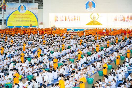 ภาพ No.137182:พิธีตักบาตร และปฏิบัติธรรม ในวันวิสาขบูชา วันพุธที่ 22 พฤษภาคม พ.ศ. 2567 ( วันพระขึ้น15 ค่ำ เดือน 6 ) ณ วัดพระธรรมกาย จ.ปทุมธานี