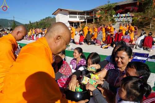 ภาพ No.125252:พิธีตักบาตรเนื่องในวันมาฆบูชา ณ สนามโรงเรียนบ้านนาเกียน  อำเภออมก๋อย จังหวัดเชียงใหม่ วันเสาร์ที่ ๒๔ กุมภาพันธ์ พ.ศ. ๒๕๖๗