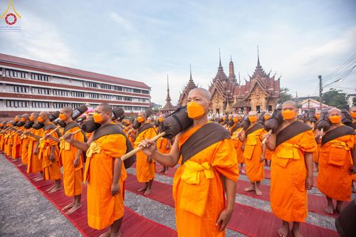 ภาพ No.127966:คณะพระธรรมยาตราฯ ปฎิบัติธรรมและถ่ายภาพหมู่ประวัติศาสตร์ ณ ลานหน้าพระปรางค์สามยอด วัดโคกสมานคุณ อ.หาดใหญ่ จ.สงขลา วันเสาร์ที่ 9 มีนาคม พ.ศ. 2567