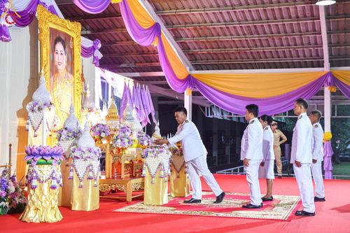 ภาพ No.138976:กิจกรรมเฉลิมพระเกียรติ สมเด็จพระนางเจ้าฯ พระบรมราชินี เนื่องในโอกาสวันเฉลิมพระชนมพรรษา พิธีเจริญพระพุทธมนต์ , ทำบุญตักบาตรพระสงฆ์ ถวายพระราชกุศล , พิธีถวายเครื่องราชสักการะ , และพิธีจุดเทียนถวายพระพรชัยมงคล วันที่ 3 มิถุนายน พ.ศ. 2567 ณ อาคารโถงช้าง วัดพ