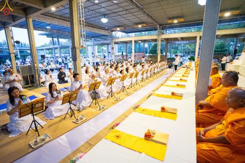 ภาพ No.189428:พิธีถวายภัตตาหารเป็นสังฆทาน แด่พระธรรมยาตรา ในโครงการธรรมยาตรา กตัญญูบูชา มหาปูชนียาจารย์ พระมงคลเทพมุนี(สด จนฺทสโร) พระผู้ปราบมาร อนุสรณ์สถาน 7 แห่ง ปีที่ 13 ณ อนุสรณ์สถานมหาวิหารพระมงคลเทพมุนี (โลตัสแลนด์) อ.สองพี่น้อง จ.สุพรรณบุรี วันที่ 5 มกราคม 2568