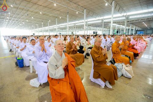 ภาพ No.124574:พิธีถวายรางวัล Guinness World Records "สถิตินั่งสมาธิและร่วมลงชื่อเพื่อสร้างสันติภาพโลก ด้วยจำนวนคนที่มากที่สุดในโลก" ณ สภาธรรมกายสากล วัดพระธรรมกาย วันมาฆบูชา เสาร์ที่ 24 กุมภาพันธ์ พ.ศ. 2567