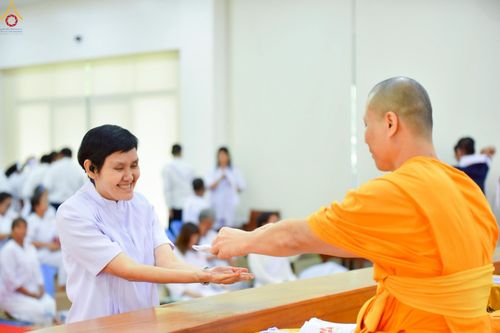 ภาพ No.250074:วันที่ 26-28 กันยายน พ.ศ. 2568 โครงการอบรมอุบาสกแก้ว อุบาสิกาแก้ว รุ่นที่ 3 ตัวแทนทอดกฐินสามัคคีทั่วไทย 30,000 วัด ณ ศูนย์ปฏิบัติธรรมจันทบุรี จ.จันทบุรี