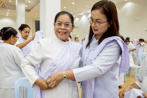 ภาพ No.242737:วันที่ 29-31 สิงหาคม พ.ศ. 2568 องค์กรภาคีเครือข่าย “บวร” (บ้าน-วัด-โรงเรียน-ราชการ) อ.คลองหลวง จัดบวชอุบาสิกาแก้ว ถวายพระราชกุศลแด่สมเด็จพระพันปีหลวง - กตัญญูบูชาแด่ผู้มีพระคุณ