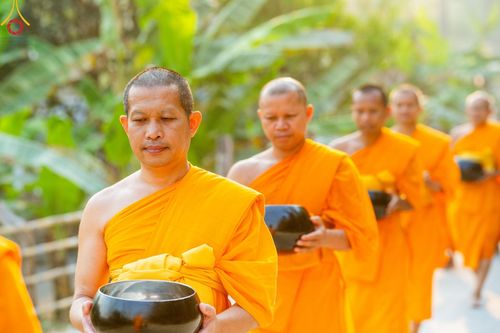 ภาพ No.62265:Photo Story  มหัศจรรย์วัดดงดินแดง Episode 4 กิจกรรมตักบาตรฉลองพระ-เณรกว่า 500 รูป