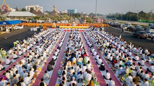 ภาพ No.180433:พิธีตักบาตรพระ ๑,๐๐๐ รูป ฉลองเมืองลำปาง ๑,๓๔๔ ปี วันเสาร์ที่ ๗ ธันวาคม พ.ศ. ๒๕๖๗ ณ ลานพระบรมราชานุสาวรีย์ พระนเรศวรมหาราช อ.เกาะคา จ.ลำปาง