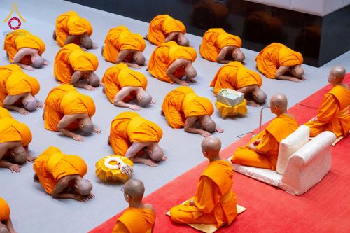 ภาพ No.244799:วันเสาร์ที่ 6 กันยายน พ.ศ. 2568 พิธีถวายบาตร บรรพชา อุปสมบทของนาคธรรมทายาท โครงการอุปสมบทหมู่บูชาธรรมครบรอบ 108 ปี  วันครูผู้ค้นพบวิชชาธรรมกาย ณ โบสถ์พระไตรปิฎก วัดพระธรรมกาย